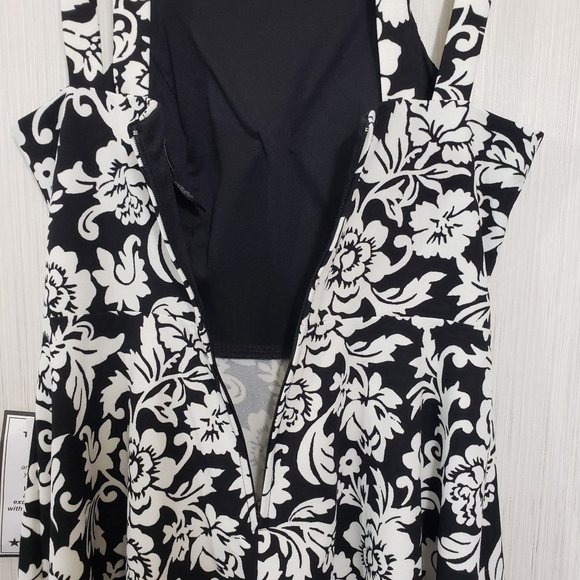 NWT B. Darling Black and White Floral Strappy Dress - Picture 6 of 7